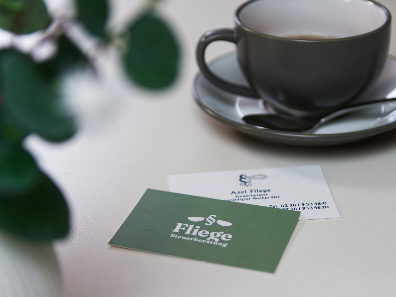 Alte und neue Visitenkarten der Steuerkanzlei Fliege